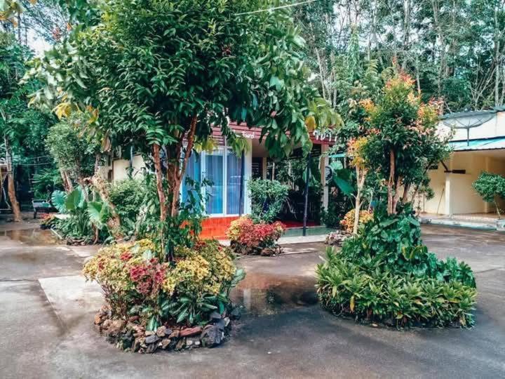 Song Pee Nong Resort Phattalung Phatthalung Exterior photo